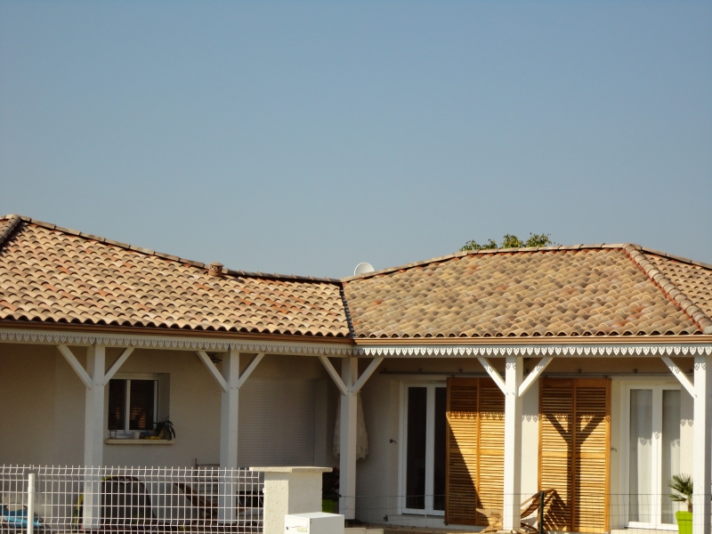 Maison avec toiture en tuiles
